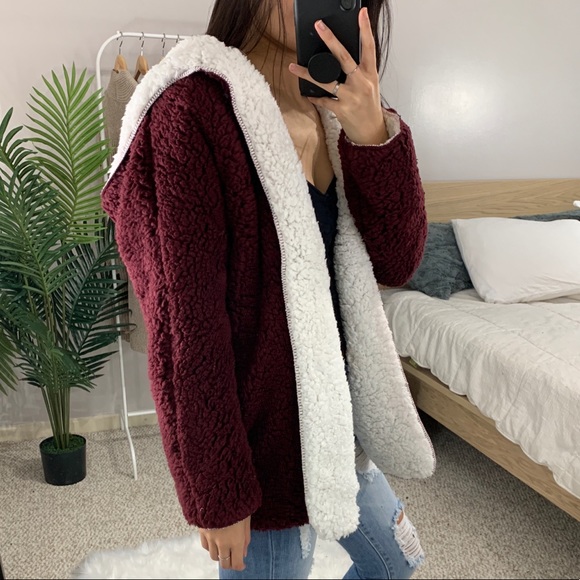 ๐ Burgundy White Reversible Teddy Jacket - Picture 5 of 8